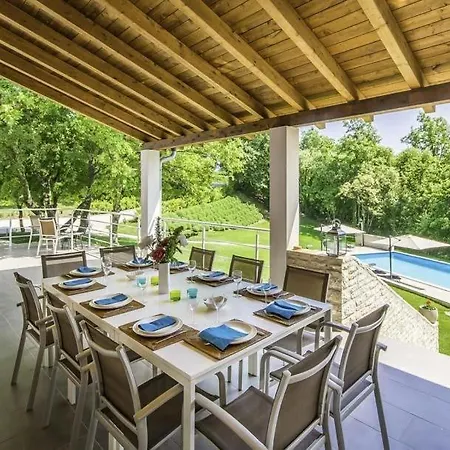 Vila Sleeps 11 Pool Air Con Wifi