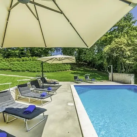 Vila Sleeps 11 Pool Air Con Wifi Modrusani