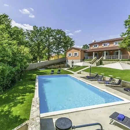 Sleeps 11 Pool Air Con Wifi Vila