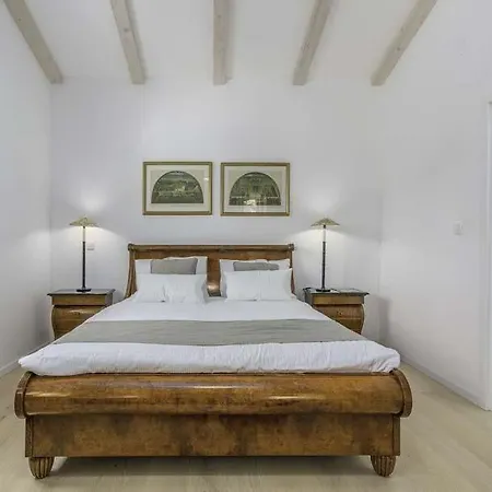 Sleeps 11 Pool Air Con Wifi Modrusani