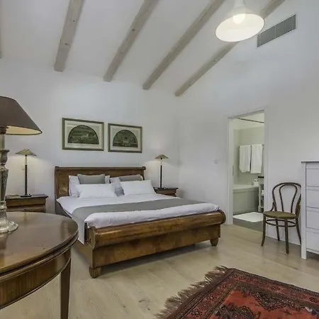 Sleeps 11 Pool Air Con Wifi Vila Modrusani