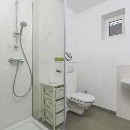 Sleeps 11 Pool Air Con Wifi * Modrusani