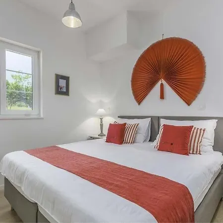 Sleeps 11 Pool Air Con Wifi