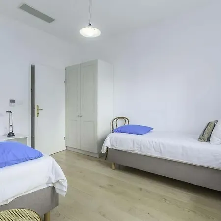 Vila Sleeps 11 Pool Air Con Wifi *