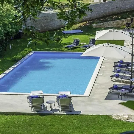 Sleeps 11 Pool Air Con Wifi 别墅
