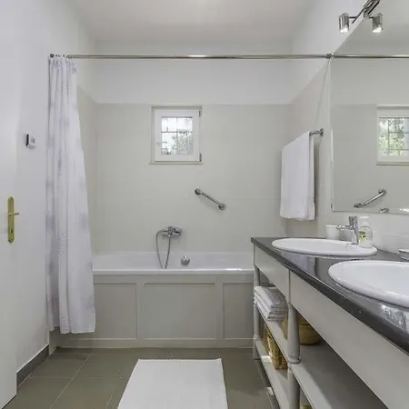 Sleeps 11 Pool Air Con Wifi